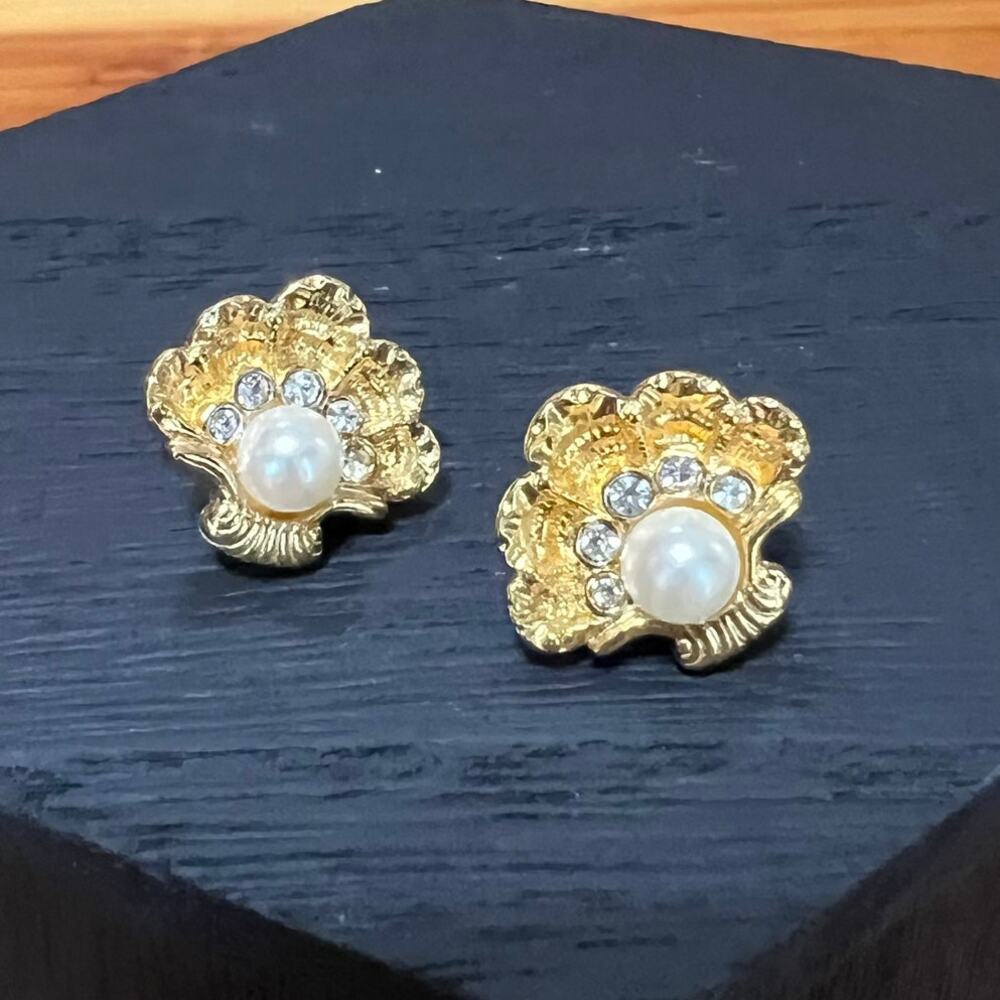 Avon Ocean's Dream Gold Tone Pierced Earrings Clam‎ Shell Faux Pearl Rhinestone